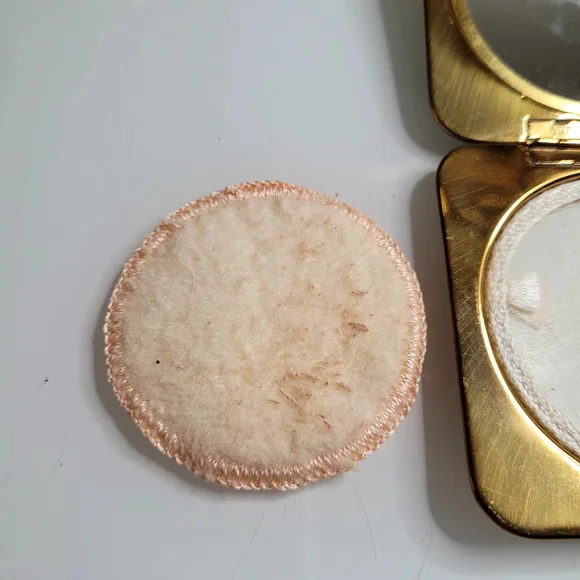 Gwenda Powder Compact - Picture 7 of 10